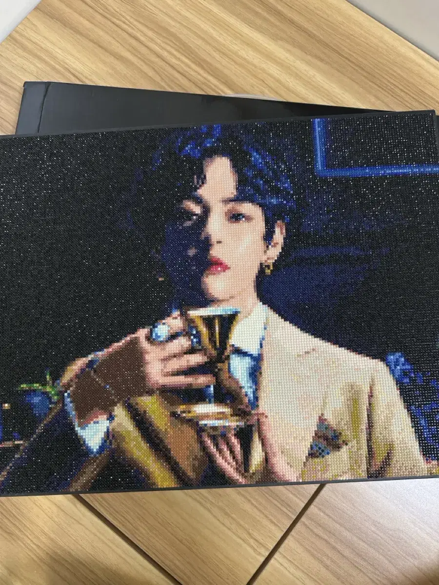 방탄소년단 BTS V 태형 보석십자수 cubic painting 완성본